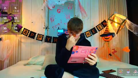 Femboy Max online show from October 2025 12:55:01 PM