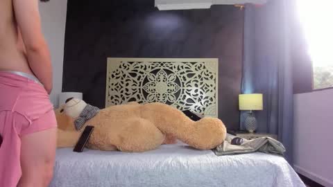 Femboy Max online show from November 2025 12:05:02 PM