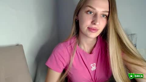 Femke online show from September 2025 07:18:02 PM