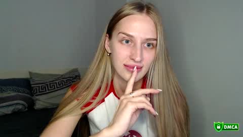 Femke online show from October 2025 07:42:02 PM