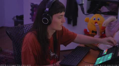 Snapshot of fernydew chatting on February 2025 02:20:01 PM Fern next stream 430pm Monday PST online show from February 2025 02:20:01 PM