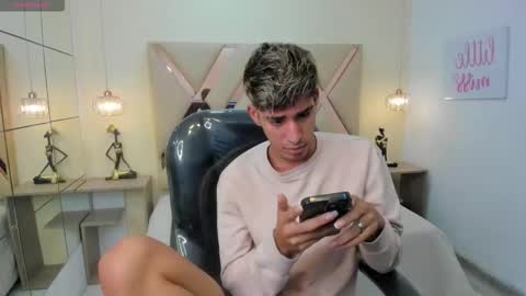 FER PHOENIX online show from December 2025 03:49:02 AM