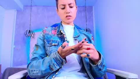   online show from November 2025 12:04:01 PM