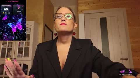 Snapshot of findom_lady_shine chatting on September 2025 02:49:02 PM Lady online show from September 2025 02:49:02 PM