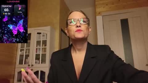 Snapshot of findom_lady_shine chatting on September 2025 06:41:02 PM Lady online show from September 2025 06:41:02 PM