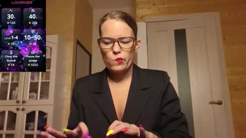 Snapshot of findom_lady_shine chatting on September 2025 06:24:01 PM Lady online show from September 2025 06:24:01 PM