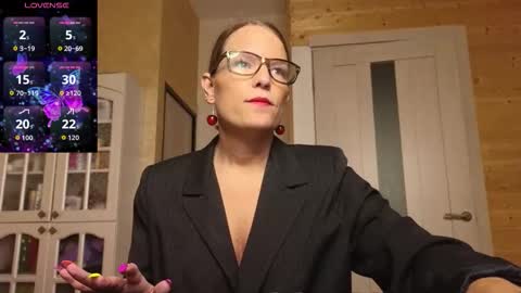 Snapshot of findom_lady_shine chatting on October 2025 03:48:02 AM Lady online show from October 2025 03:48:02 AM