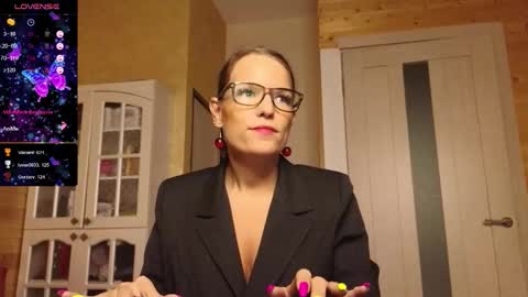 Snapshot of findom_lady_shine chatting on October 2025 10:06:02 PM Lady online show from October 2025 10:06:02 PM