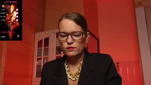 Snapshot of findom_lady_shine chatting on November 2025 12:35:01 AM Lady online show from November 2025 12:35:01 AM