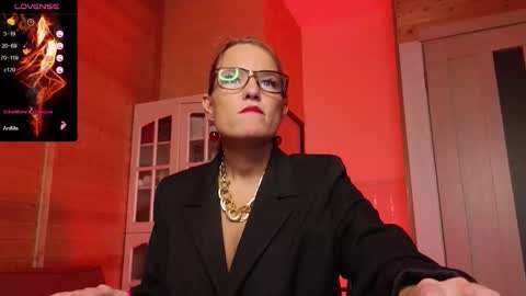 Snapshot of findom_lady_shine chatting on December 2025 12:59:02 AM Lady online show from December 2025 12:59:02 AM