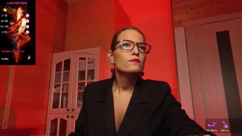 Snapshot of findom_lady_shine chatting on December 2025 09:18:01 AM Lady online show from December 2025 09:18:01 AM