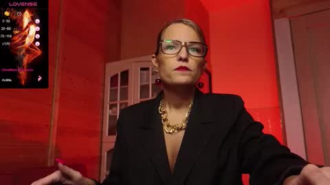 Snapshot of findom_lady_shine chatting on December 2025 01:16:01 PM Lady online show from December 2025 01:16:01 PM