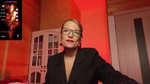 Snapshot of findom_lady_shine chatting on December 2025 07:07:01 PM Lady online show from December 2025 07:07:01 PM