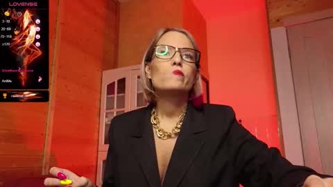 Snapshot of findom_lady_shine chatting on December 2025 09:21:02 PM Lady online show from December 2025 09:21:02 PM