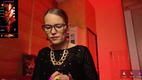 Snapshot of findom_lady_shine chatting on January 2026 05:40:01 PM Lady online show from January 2026 05:40:01 PM