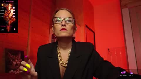 Snapshot of findom_lady_shine chatting on January 2026 07:11:01 PM Lady online show from January 2026 07:11:01 PM