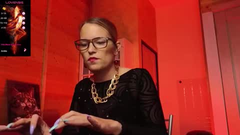 Snapshot of findom_lady_shine chatting on February 2026 06:09:01 PM Lady online show from February 2026 06:09:01 PM