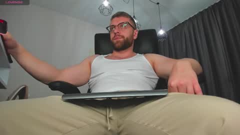FindomGuyXXX online show from November 2025 04:33:01 PM