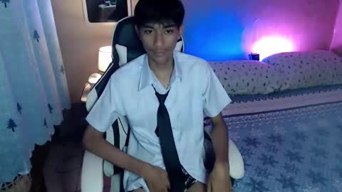 fineboii_rey18 online show from September 2025 01:47:02 PM
