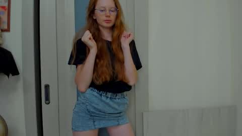 fire_luna online show from September 2025 03:28:01 AM