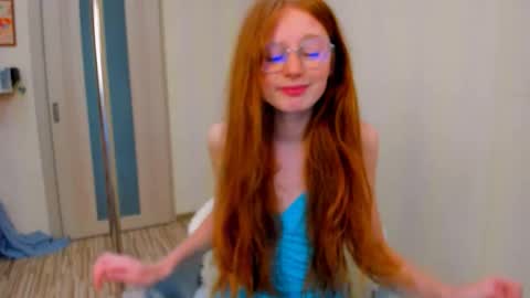 fire_luna online show from October 2025 06:00:01 AM