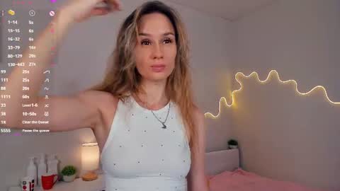 Snapshot of fizana chatting on June 2026 01:28:02 AM Kira online show from June 2026 01:28:02 AM
