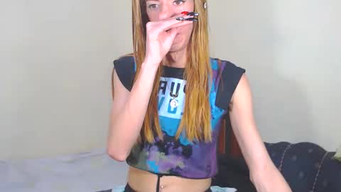 Snapshot of flacats23cm chatting on January 2025 07:28:01 PM flats23cm online show from January 2025 07:28:01 PM