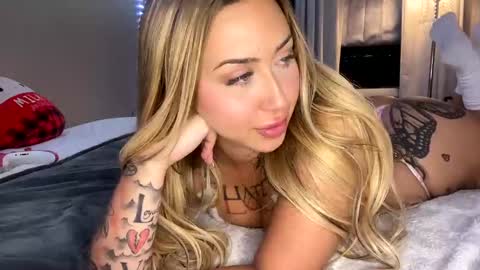 Snapshot of flexyroxxxy chatting on December 2024 02:12:02 AM Roxy online show from December 2024 02:12:02 AM