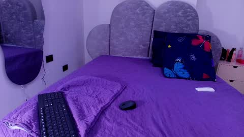 Flordecayena  online show from May 2026 03:03:02 AM