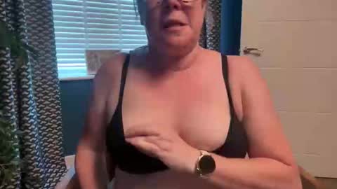 Snapshot of flossyishot chatting on May 2026 07:33:02 PM flossyishot online show from May 2026 07:33:02 PM