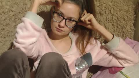 Snapshot of flowercandydoll13 chatting on December 2024 02:37:01 PM say meow and send tip online show from December 2024 02:37:01 PM