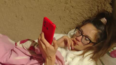 Snapshot of flowercandydoll13 chatting on December 2024 12:26:02 AM say meow and send tip online show from December 2024 12:26:02 AM
