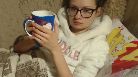 Snapshot of flowercandydoll13 chatting on January 2025 04:41:01 PM say meow and send tip online show from January 2025 04:41:01 PM