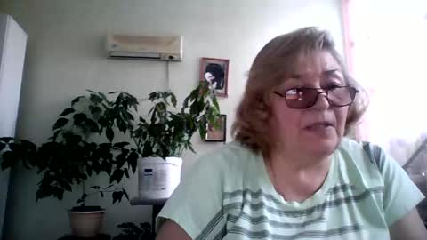 Snapshot of flowerlover8 chatting on February 2025 02:20:01 PM Flowerlower online show from February 2025 02:20:01 PM