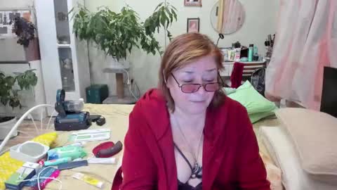 Snapshot of flowerlover8 chatting on October 2025 06:43:01 PM Flowerlower online show from October 2025 06:43:01 PM