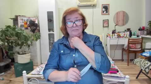 Snapshot of flowerlover8 chatting on December 2025 04:05:01 PM Flowerlower online show from December 2025 04:05:01 PM