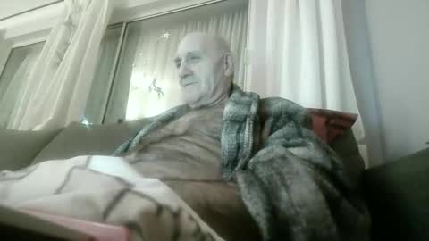 Snapshot of follador1001 chatting on January 2025 06:01:02 PM follador1001 online show from January 2025 06:01:02 PM