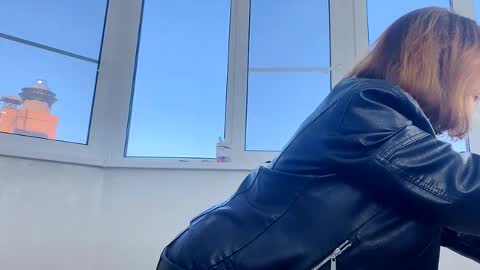 Laura online show from September 2025 10:04:02 AM