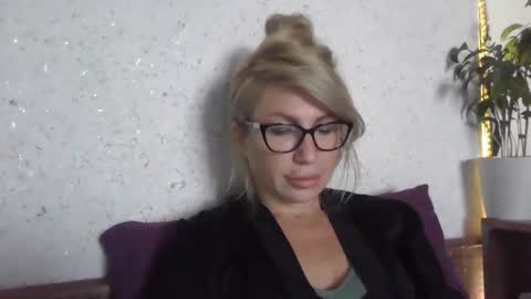 fox_red_lady7 online show from October 2025 06:41:02 AM