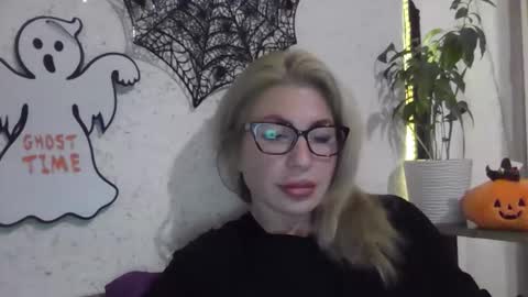 fox_red_lady7 online show from October 2025 07:38:02 PM