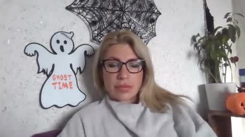 fox_red_lady7 online show from October 2025 07:10:02 AM