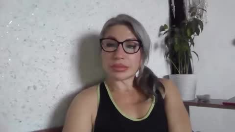 fox_red_lady7 online show from November 2025 11:20:01 AM