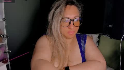 Snapshot of foxxxy__lady chatting on April 2026 01:47:02 AM Kris online show from April 2026 01:47:02 AM