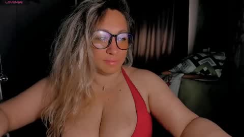 Snapshot of foxxxy__lady chatting on May 2026 02:28:01 AM Kris online show from May 2026 02:28:01 AM