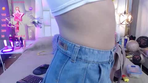 Snapshot of foxxy_dolce chatting on October 2025 12:15:01 PM Foxxy online show from October 2025 12:15:01 PM