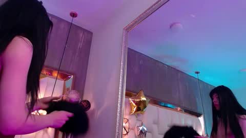 Snapshot of foxxy_dolce chatting on October 2025 11:17:01 AM Foxxy online show from October 2025 11:17:01 AM