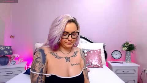 Snapshot of foxxyclarise chatting on February 2026 08:04:01 PM Clarise online show from February 2026 08:04:01 PM