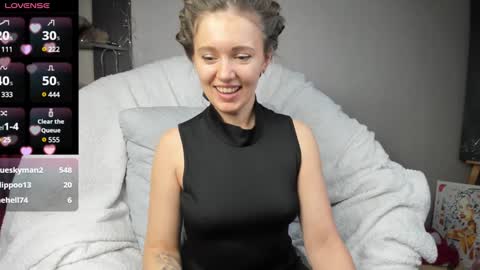 Snapshot of foxy_blond chatting on January 2025 08:32:02 AM Foxy online show from January 2025 08:32:02 AM