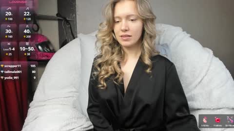 Snapshot of foxy_blond chatting on February 2025 10:14:02 AM Foxy online show from February 2025 10:14:02 AM
