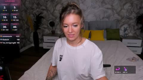 Snapshot of foxy_blond chatting on February 2025 12:47:02 PM Foxy online show from February 2025 12:47:02 PM